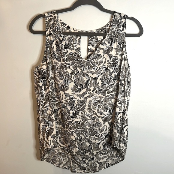 Pretty Floral Black and White Tank size Large Old Navy - Picture 1 of 5